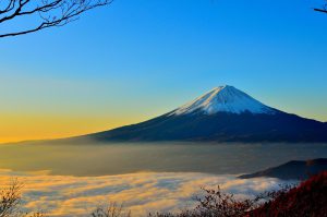 霞始めて靆く（かすみはじめてたなびく）